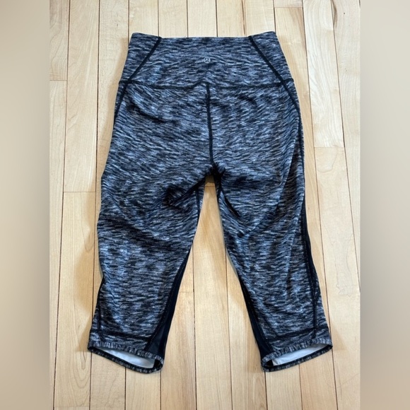 Lululemon Drop It Like It's Hot Crop Leggings Dramatic Static White Black Size 4 - Picture 6 of 8